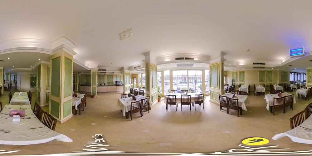 Hotel Royal Marshal カイロ エクステリア 写真